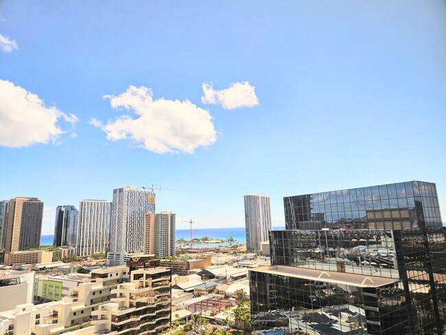 Building Photo - Royal Capitol Place Kakaako 1 Bedroom 1 Ba...