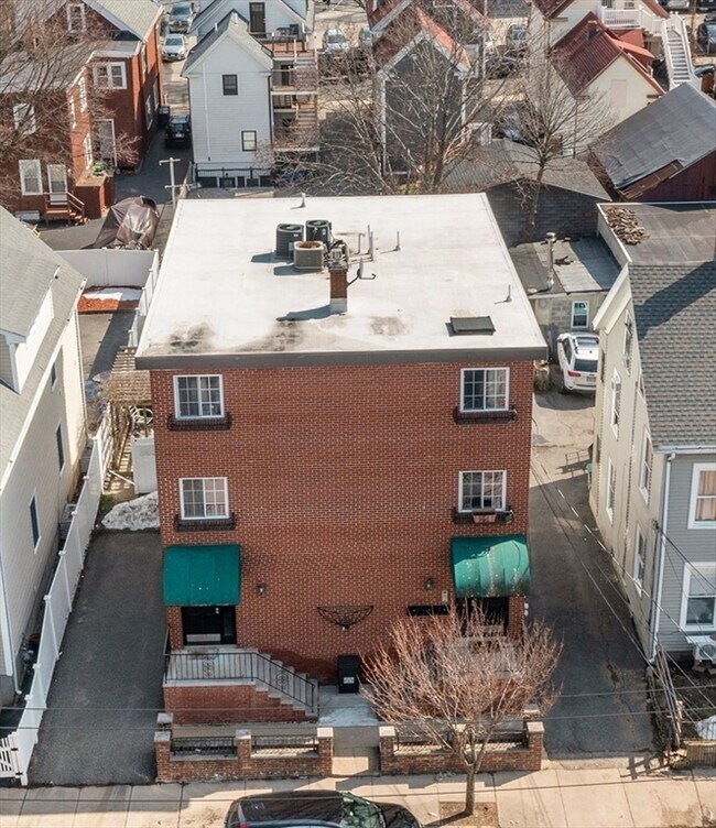 Building Photo - 24 Glen St