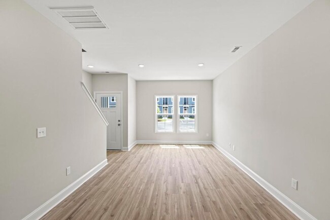 Building Photo - 100 Loren Rd