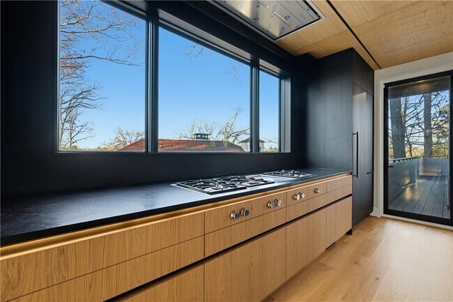 Building Photo - 1033 Reeder Cir NE