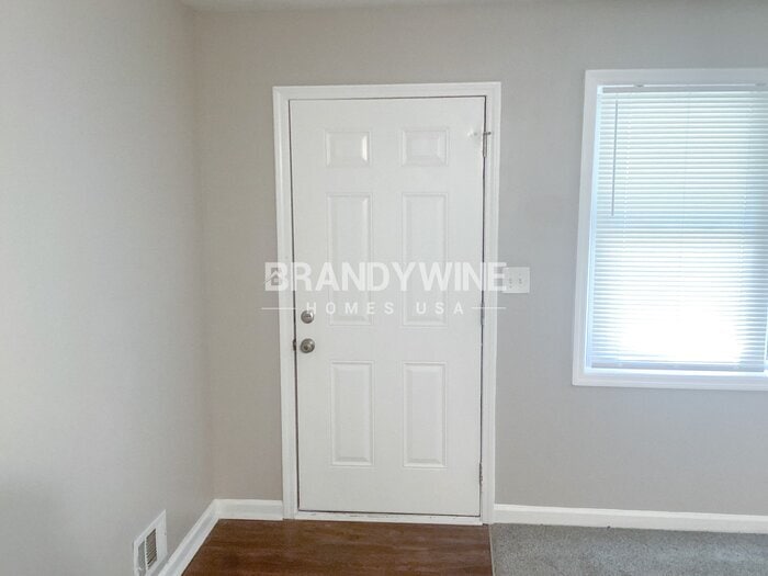 Building Photo - 2150 Moon Dr SW