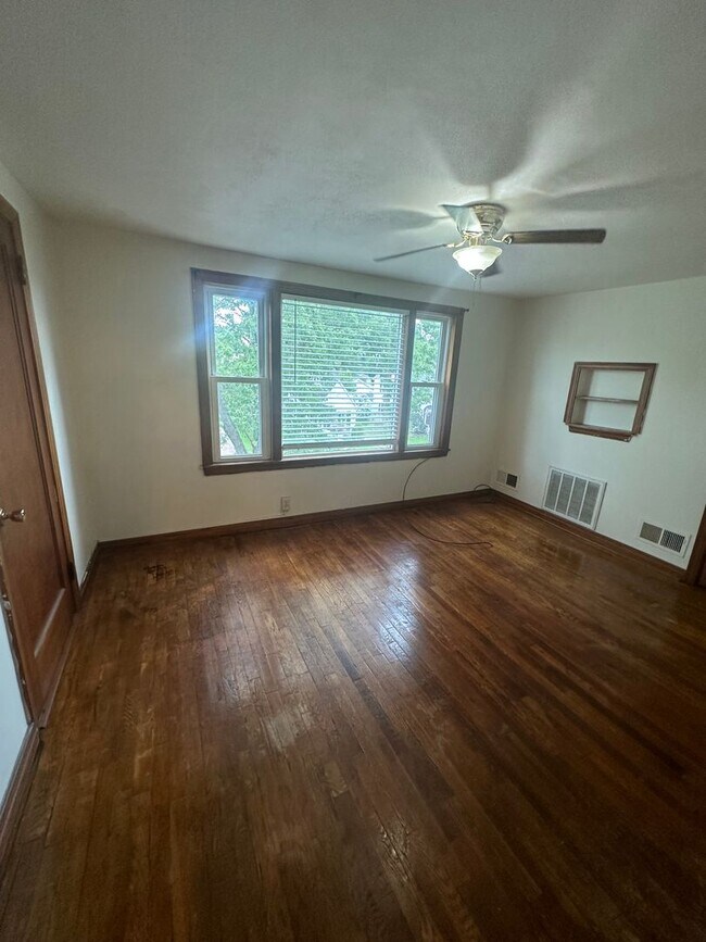 Building Photo - nce513