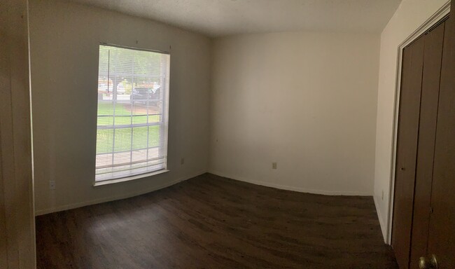 Middle Bedroom - 1506 S Medina St