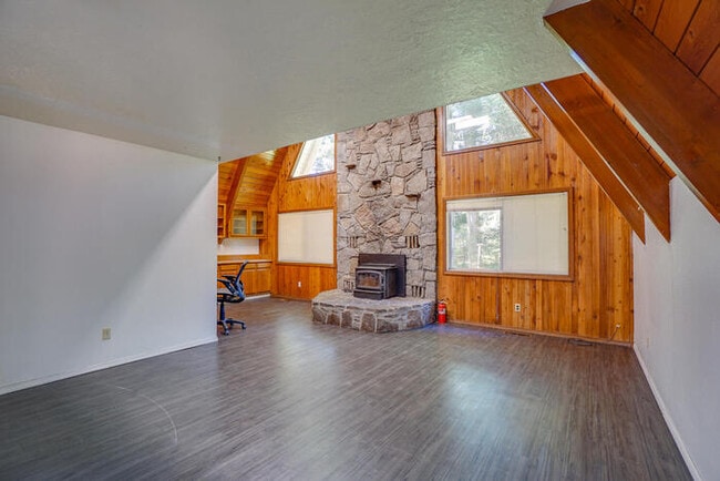 Building Photo - COUNTRY LIVING IN WASHOUGAL