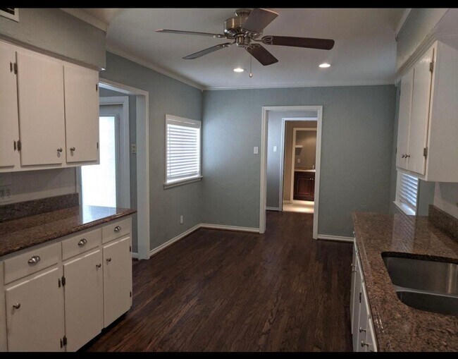 Building Photo - Charming and well-maintained home in the highly desirable Lakewood area of Dallas!
