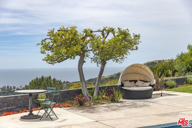 Building Photo - 16722 Charmel Ln