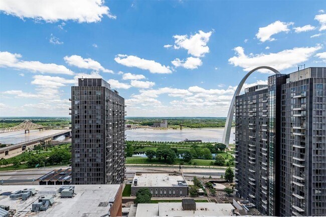 Building Photo - 314 N Broadway