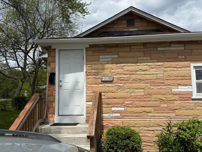 Building Photo - 208 W Nippersink Rd