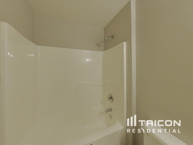 Building Photo - 2108 Royal Ct