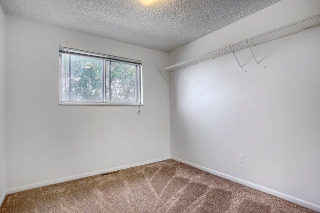 Building Photo - 14711 W Ellsworth Ave