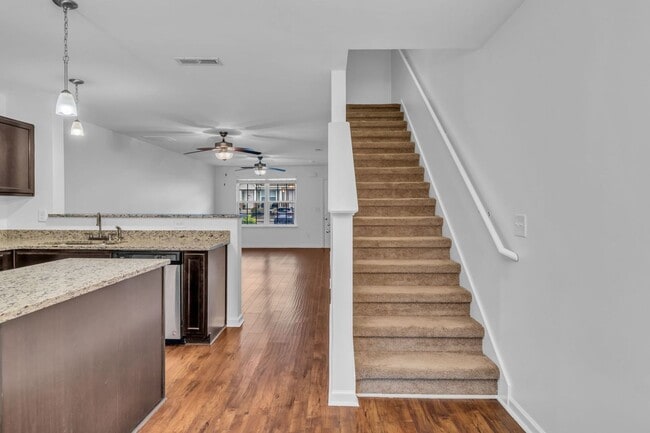 Building Photo - Awesome Goodlettsville Townhome in Conveni...