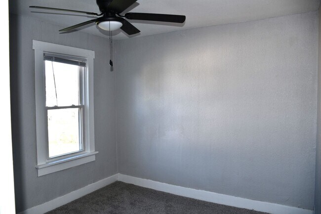 Building Photo - NEW LISTING!! 3 Bedroom House