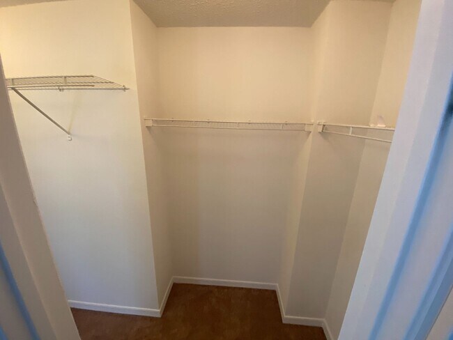 Building Photo - Beautiful 4 Bedroom, 3.5 Bath, 2 Car Garag...