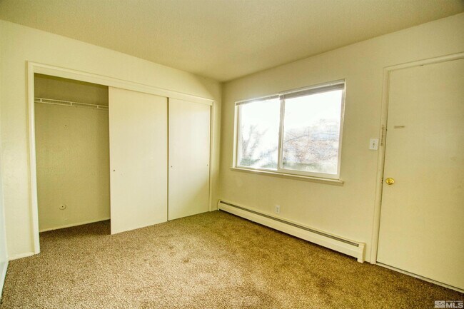 Building Photo - 511 Country Village Dr