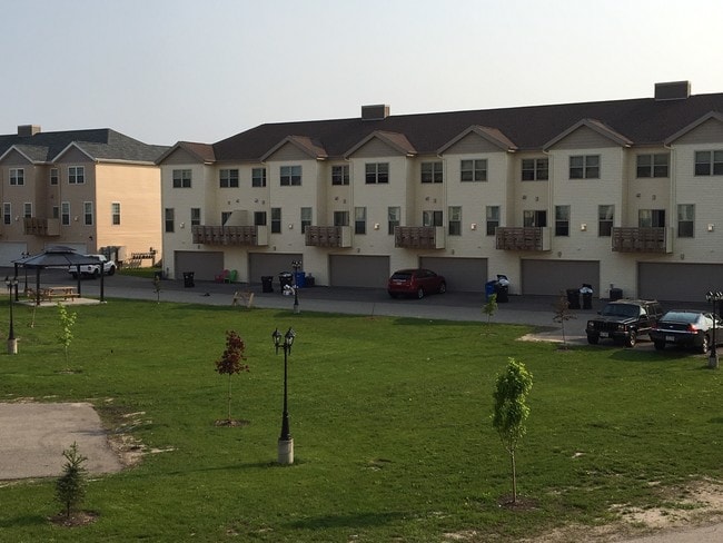 Building Photo - 749 Oregon Parks Ave