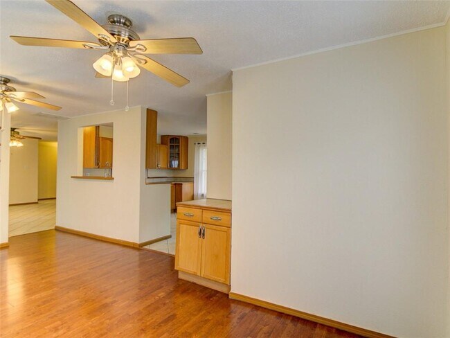 Building Photo - 1600 San Juan Dr