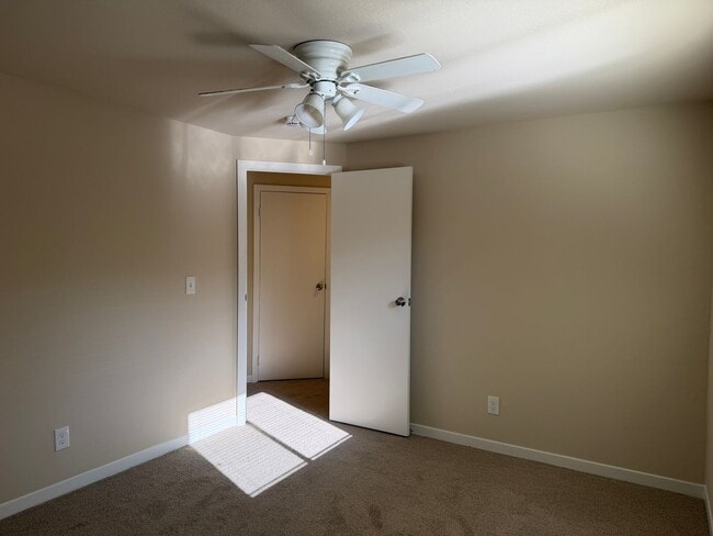 Building Photo - VAL1172