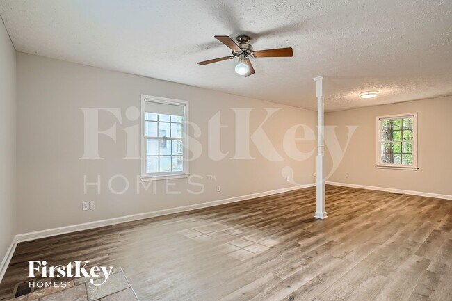 Building Photo - 6215 Little Ridge Rd