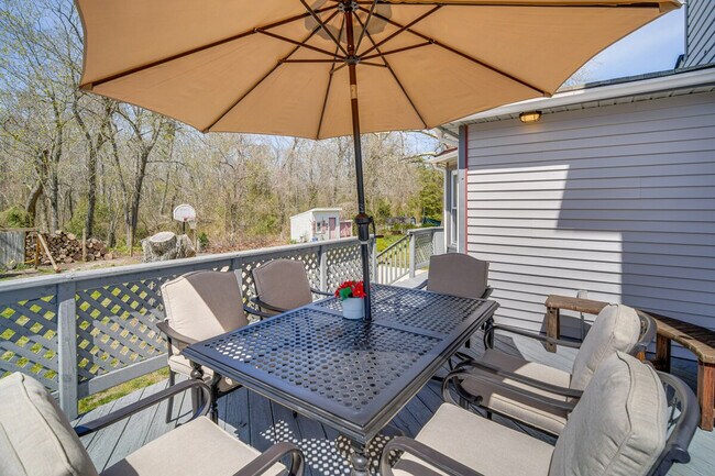 Building Photo - 6127 Longwood Ave