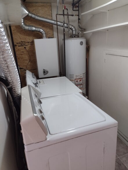 Washer & Dryer - 4024 Osage St
