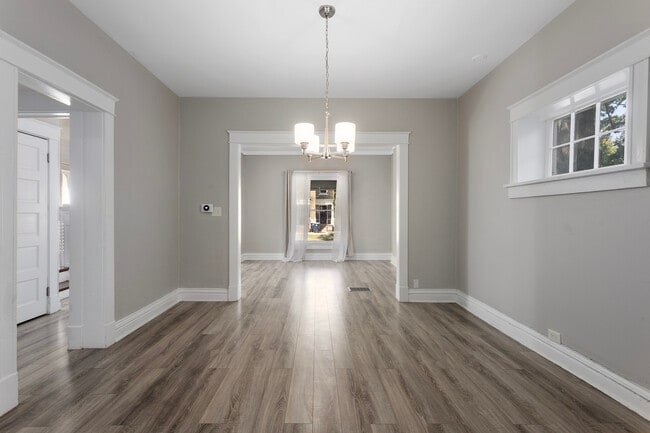 Building Photo - 915 E 29th St