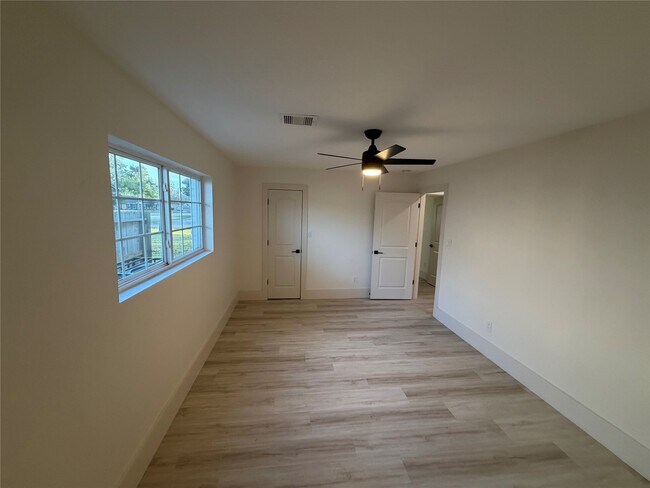 Building Photo - 6026 Willowbend Blvd