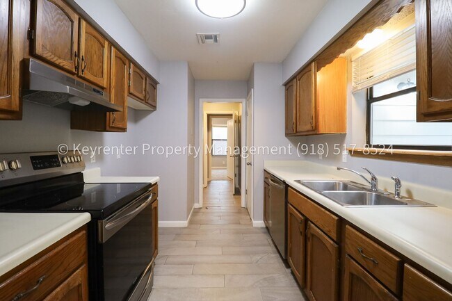 Building Photo - 3 Bedroom Gem in Union Schools! Available for Immediate Move In!
