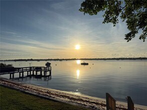 Building Photo - 5600 N Flagler Dr