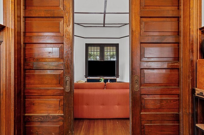 Building Photo - 802 N Poplar St