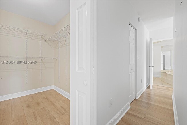 Building Photo - 15518 Braemar Ct