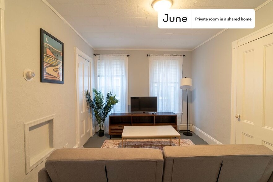 Building Photo - Room in Shared 3 bed/1 bath home