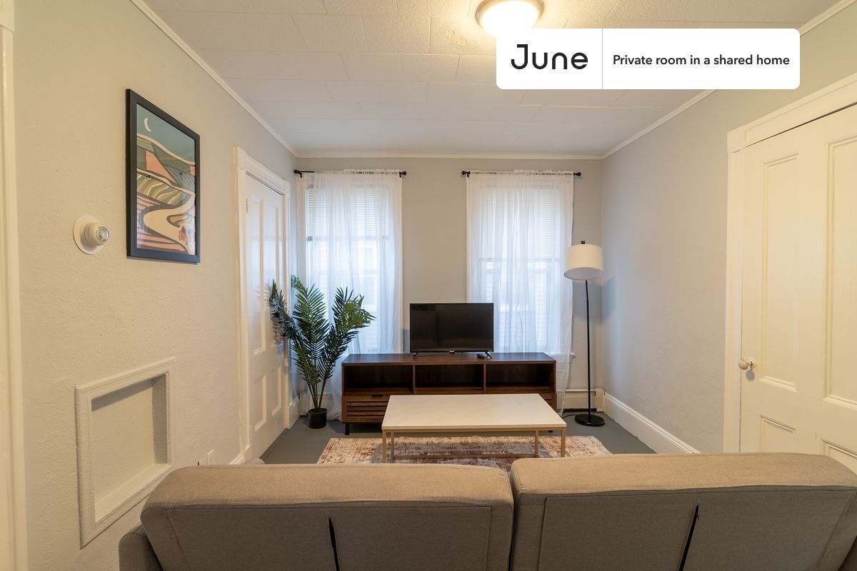 Building Photo - Room in Shared 3 bed/1 bath home