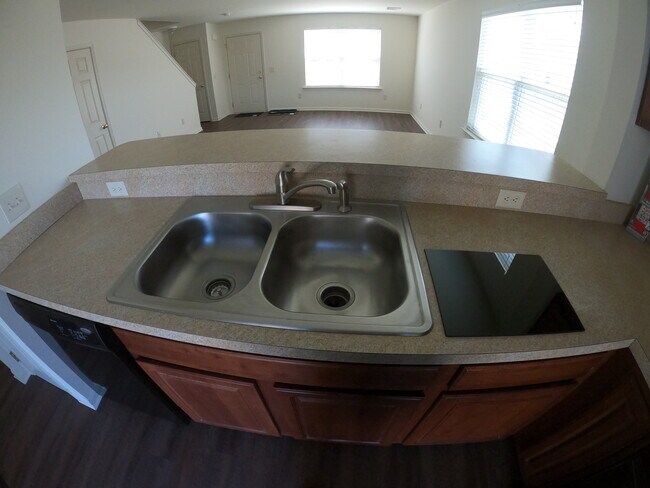 Building Photo - 2121 Quail Hollow Dr