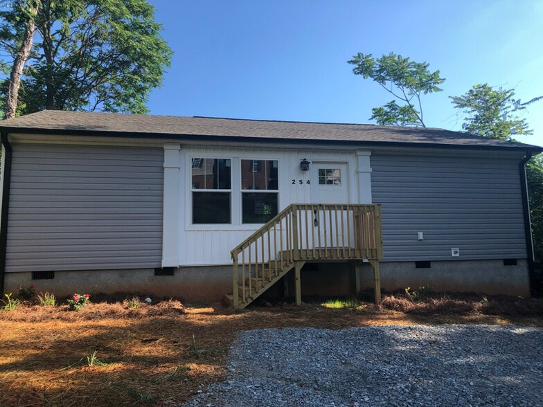 Primary Photo - 254 Brooklyn Rd