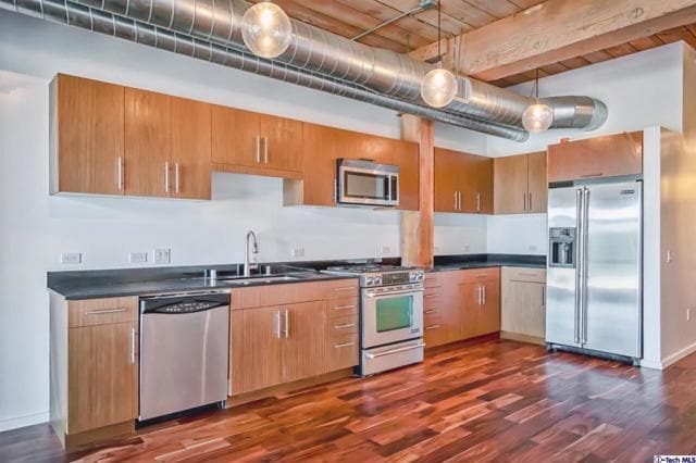 Building Photo - 530 S Hewitt St