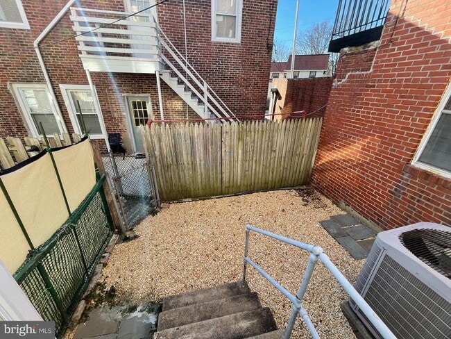 Building Photo - 760 W Railroad Ave