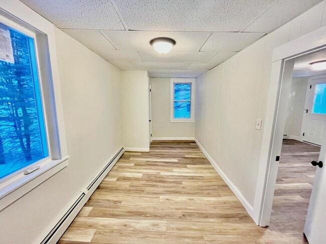 Building Photo - 416 Main St