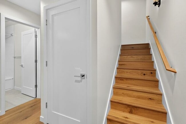 Building Photo - ULTRA-MODERN Townhome w/AC and Views in the Heart of Eastlake!