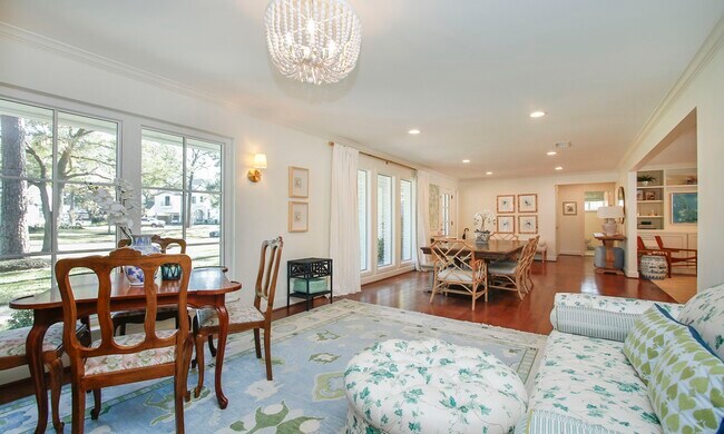 Building Photo - 827 St George Ln