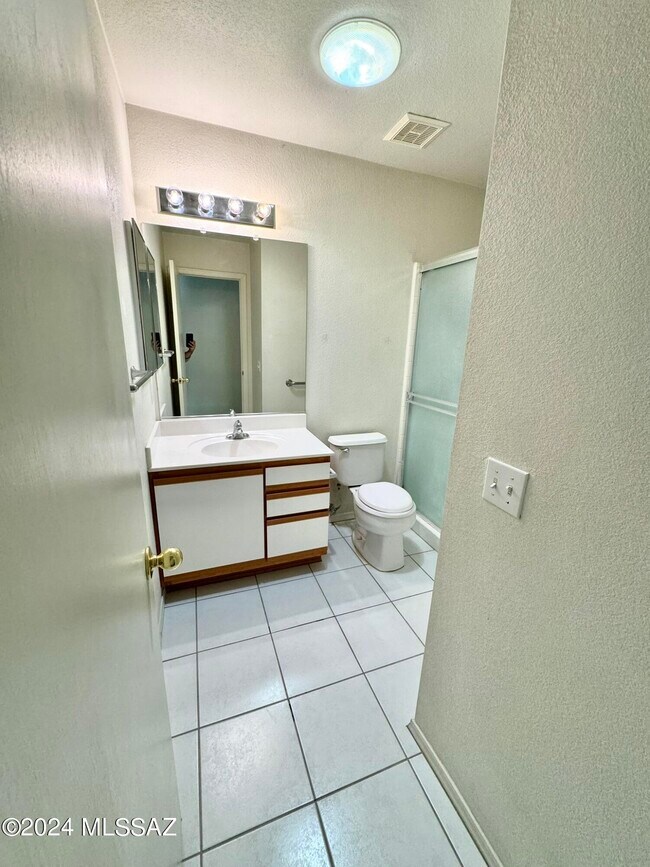 Building Photo - 7846 E Rooner Dr