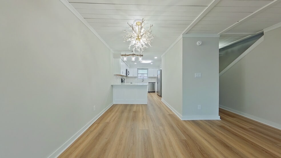 Building Photo - 810 Eglin Pky NE