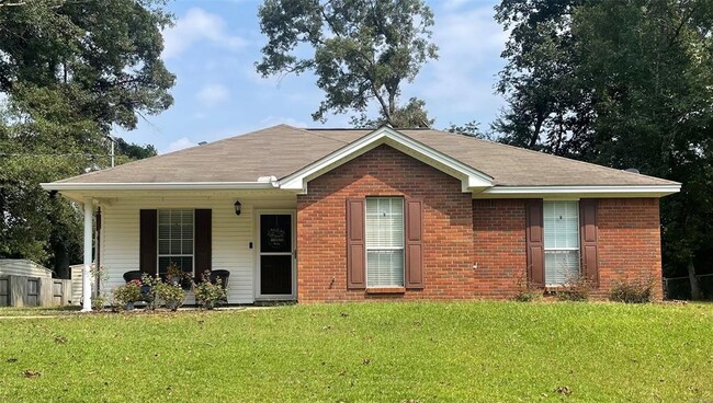 Building Photo - 121 Hickory Trail