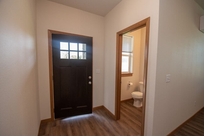 Building Photo - Wonderful 2BD Duplex in Great Washougal Lo...