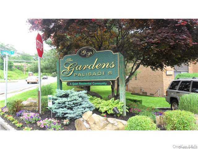 Building Photo - 12 Charles Ln