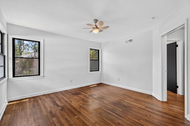 Building Photo - Desirable Area