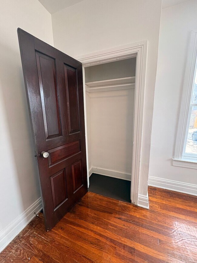 Building Photo - Available Now! Large North York Near Farquar Park