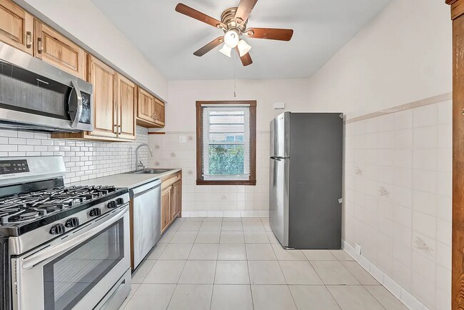 Building Photo - 238 Crestwood Ave