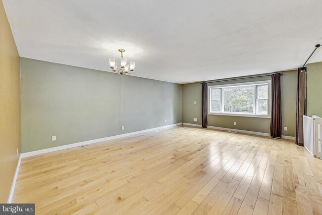 Building Photo - 412 Walnut Dr