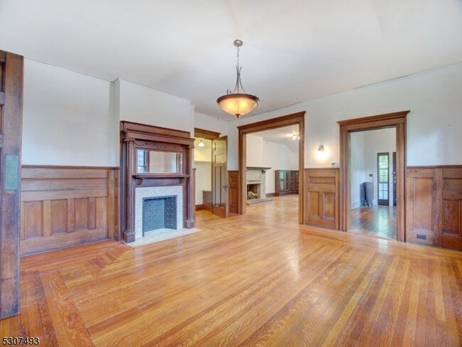 Building Photo - 449 Grove St