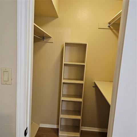 Building Photo - 6033 Sandhurst Ln